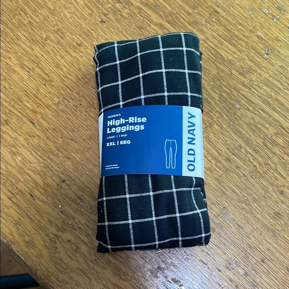 Old Navy Black and White Checkered Leggings